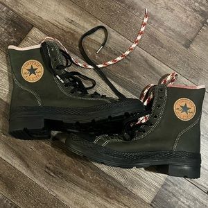 NWOT Converse Lady Outsider Hi Black - Size 7.5